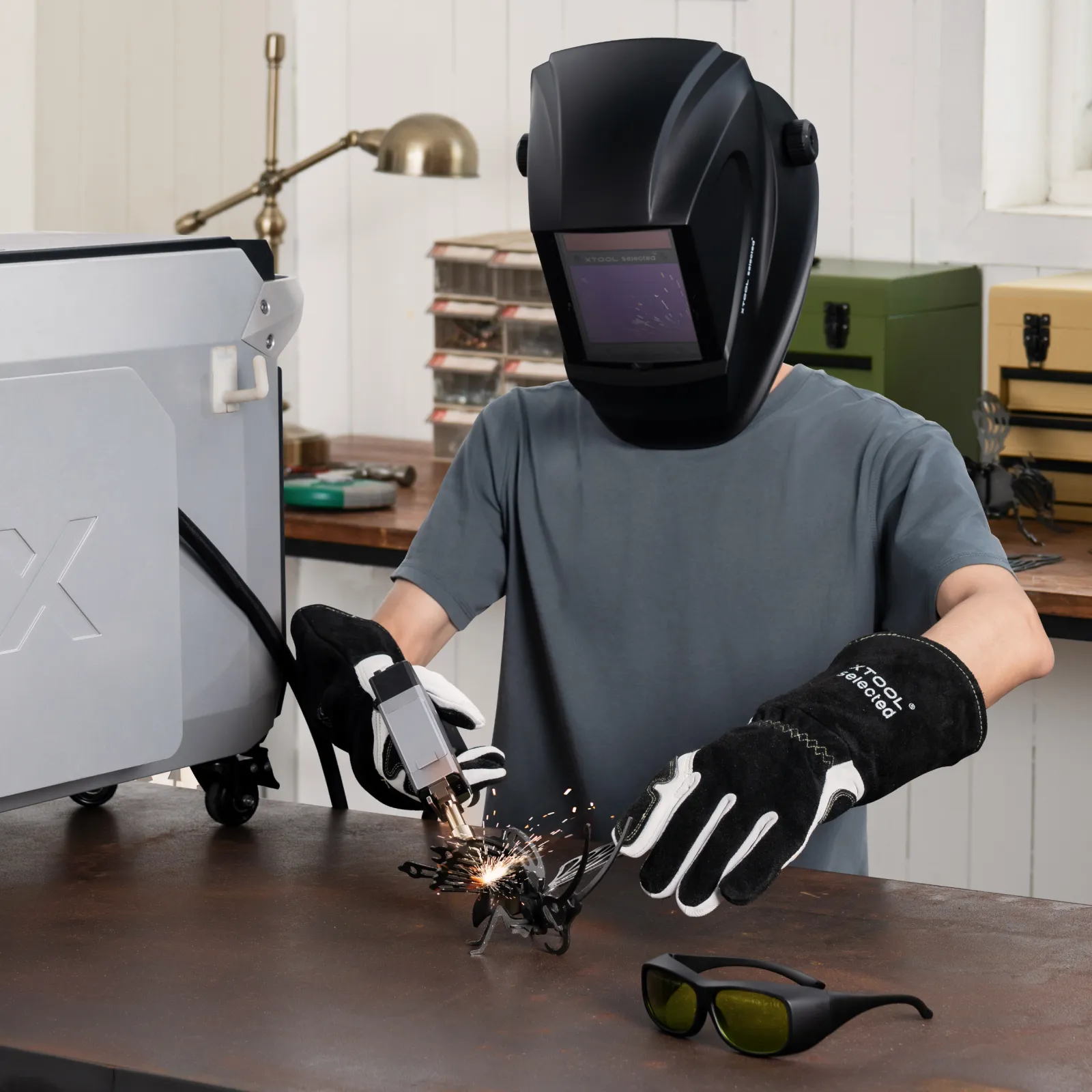 14in Laser Welding Gloves for xTool MetalFab - Image 2