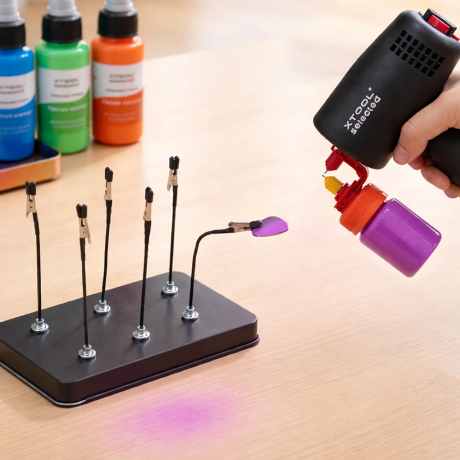 xTool Selected SnapSpray Airbrush Kit for Laser Crafters with Fast Color Switching - Image 17
